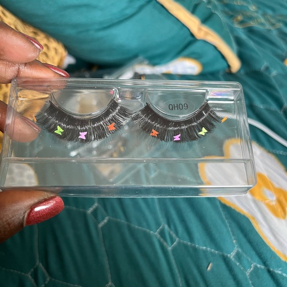 Lashes - Picture 3 of 9